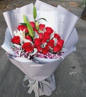 AHB9564 - Red roses & liles AHB9564 - Red roses & liles