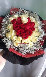 AHB9559 - Red & cream roses AHB9559 - Red & cream roses