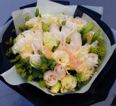 AHM541 - Champagne roses & eustomas AHM541 - Champagne roses & eustomas